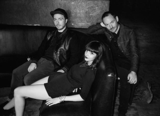 CHVRCHES-2015-04